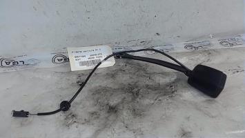 Attache ceinture avant gauche