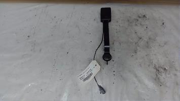 Attache ceinture avant droit