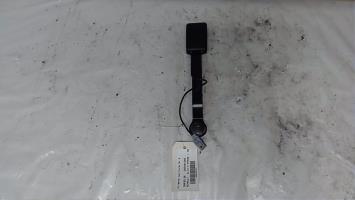 Attache ceinture avant gauche