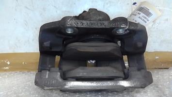 Estribo delantero izquierdo (freno)