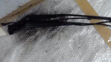 Bras essuie glace avant
