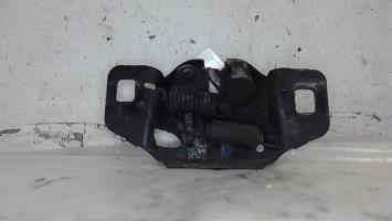 Serrure de capot