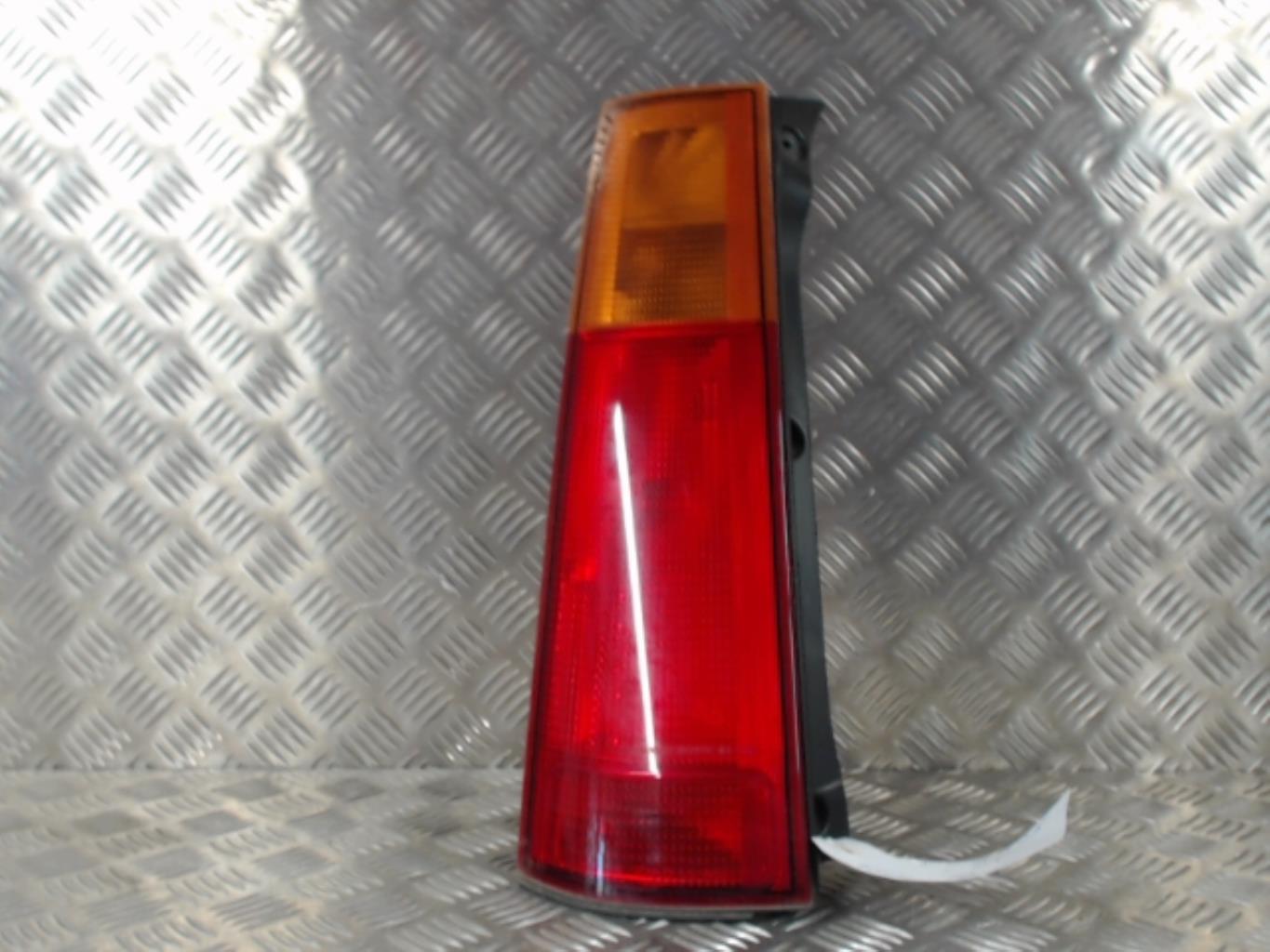 Fanale posteriore principale sinistro (luci)