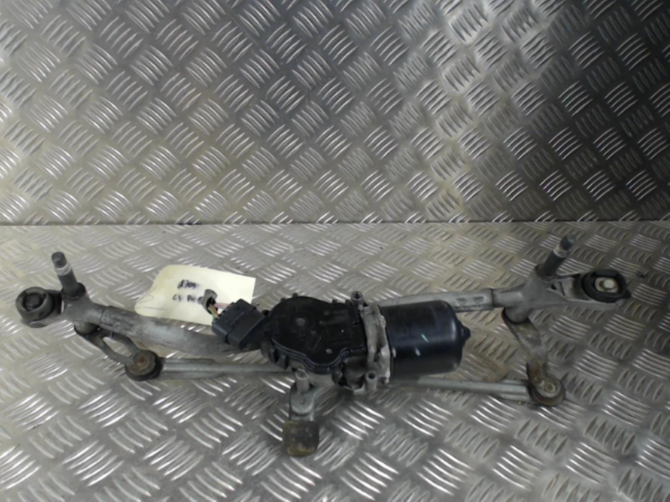 Moteur essuie glace avant