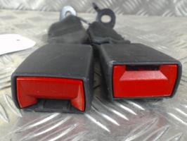 Attache ceinture arriere centrale