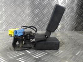 Attache ceinture arriere centrale