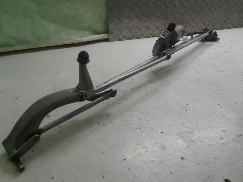 Moteur essuie glace avant