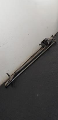 Moteur essuie glace avant