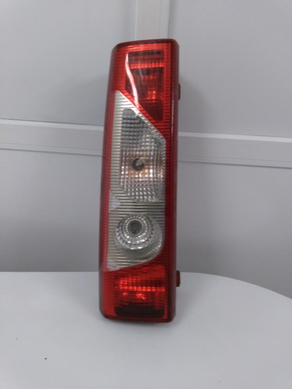 Fanale posteriore principale sinistro (luci)