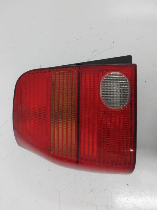 Fanale posteriore principale sinistro (luci)