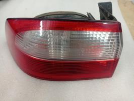 Fanale posteriore principale sinistro (luci)