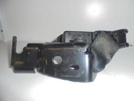 Attache ceinture arriere centrale