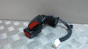 Attache ceinture arriere droit