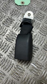 Attache ceinture arriere centrale