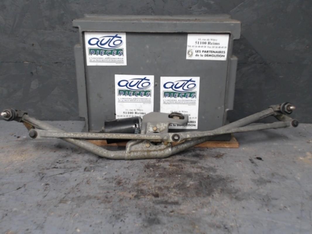 Moteur essuie glace avant