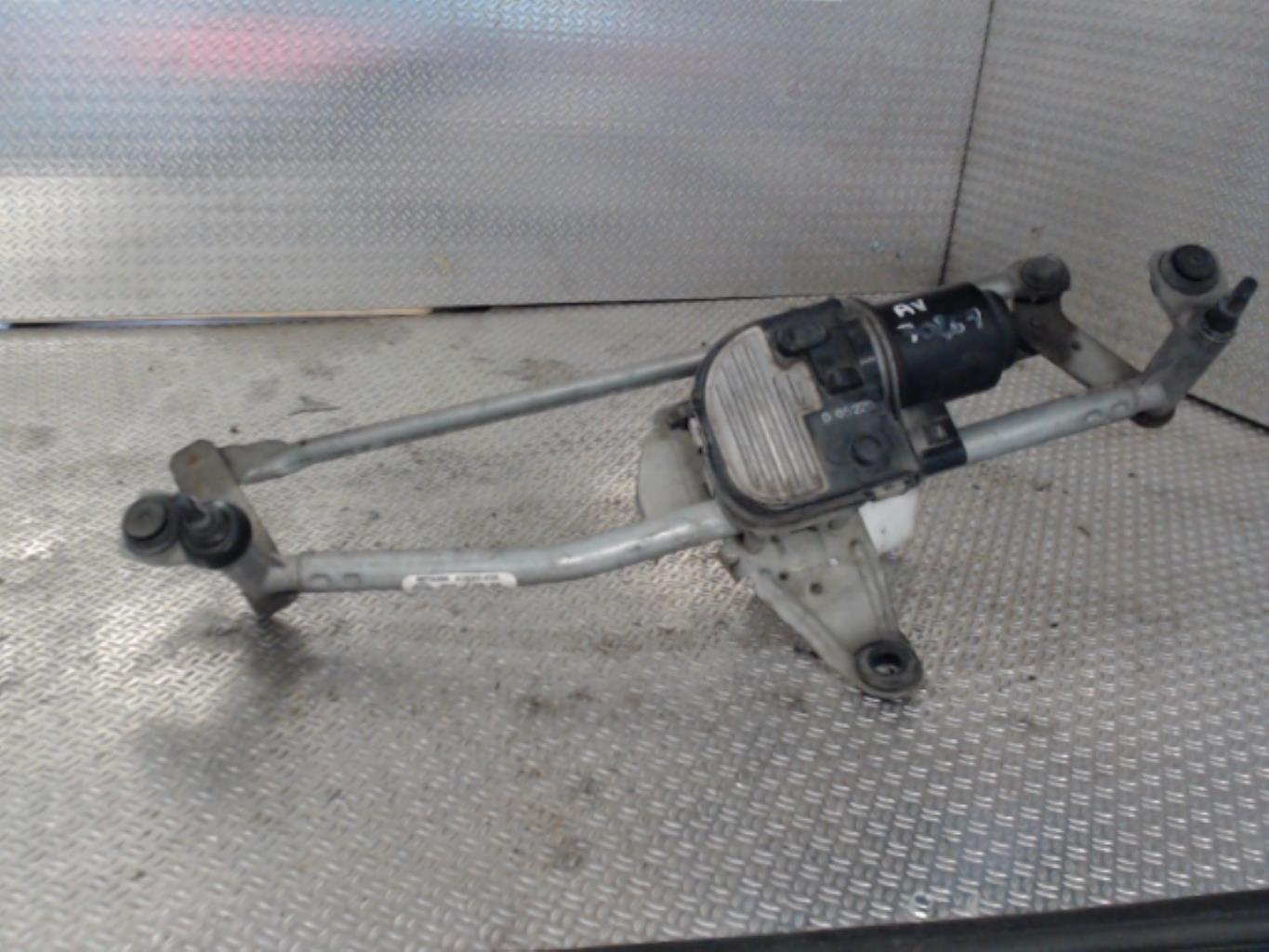 Moteur essuie glace avant