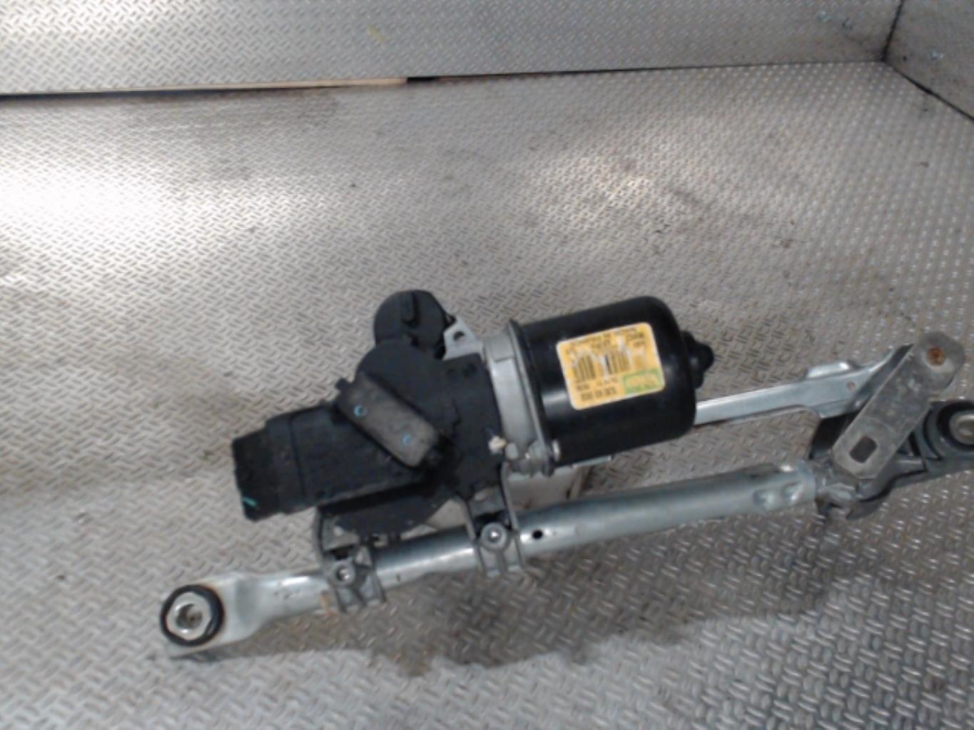 Moteur essuie glace avant