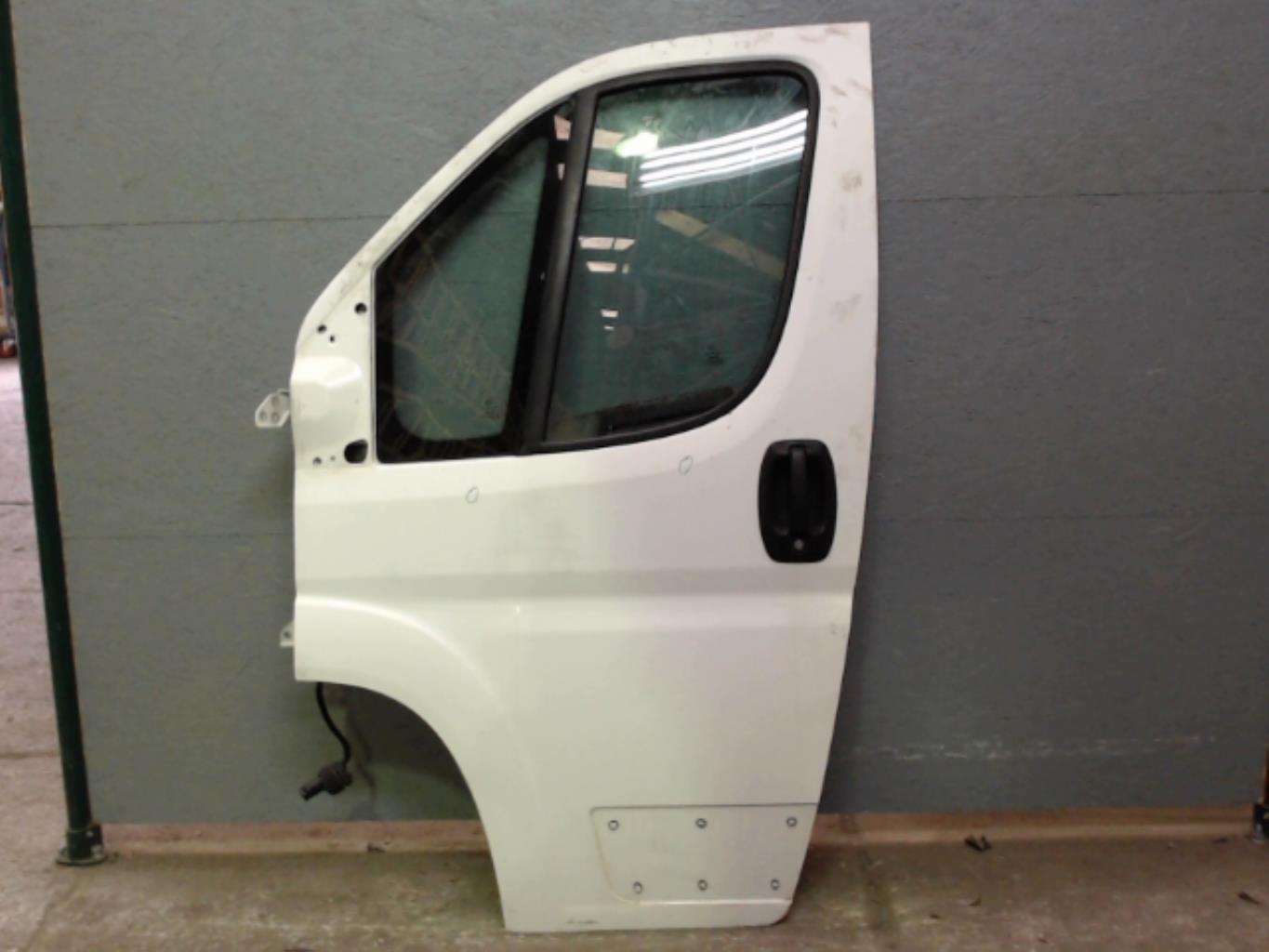 Porte avant gauche