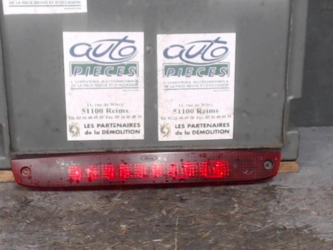 Feu arriere stop central
