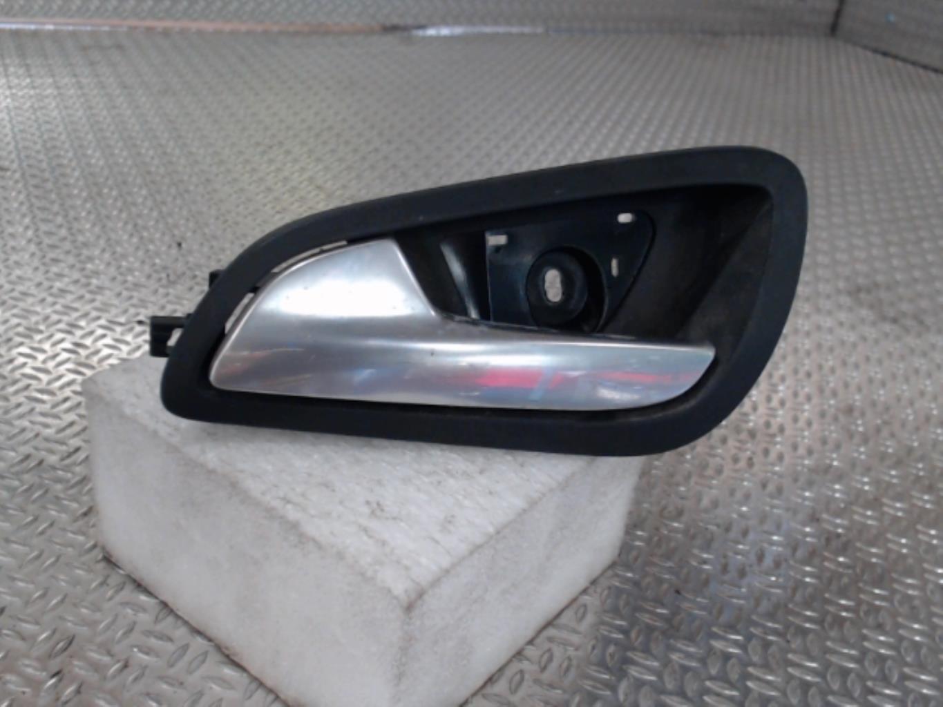 Poignee interieur arriere gauche