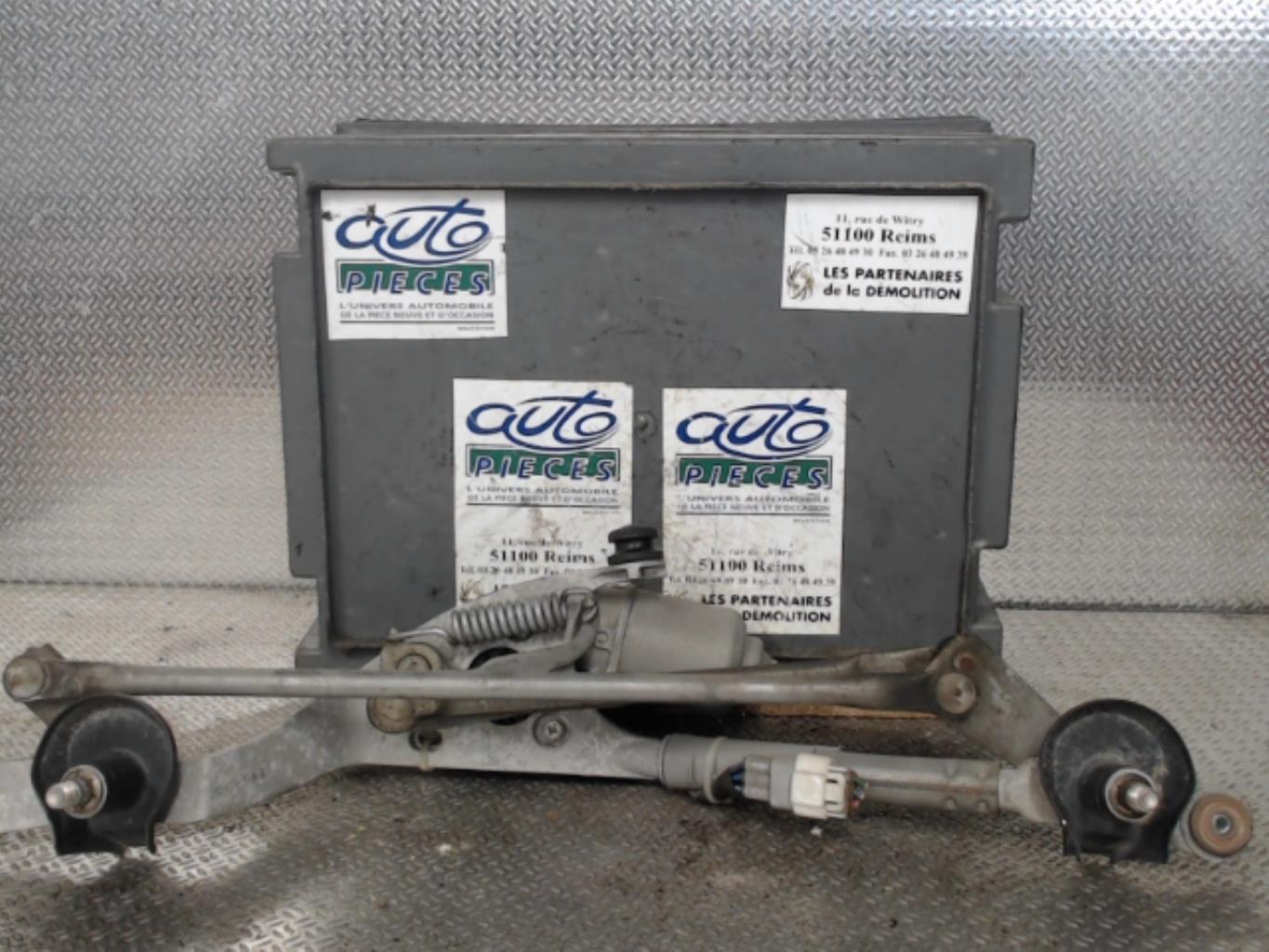 Moteur essuie glace avant