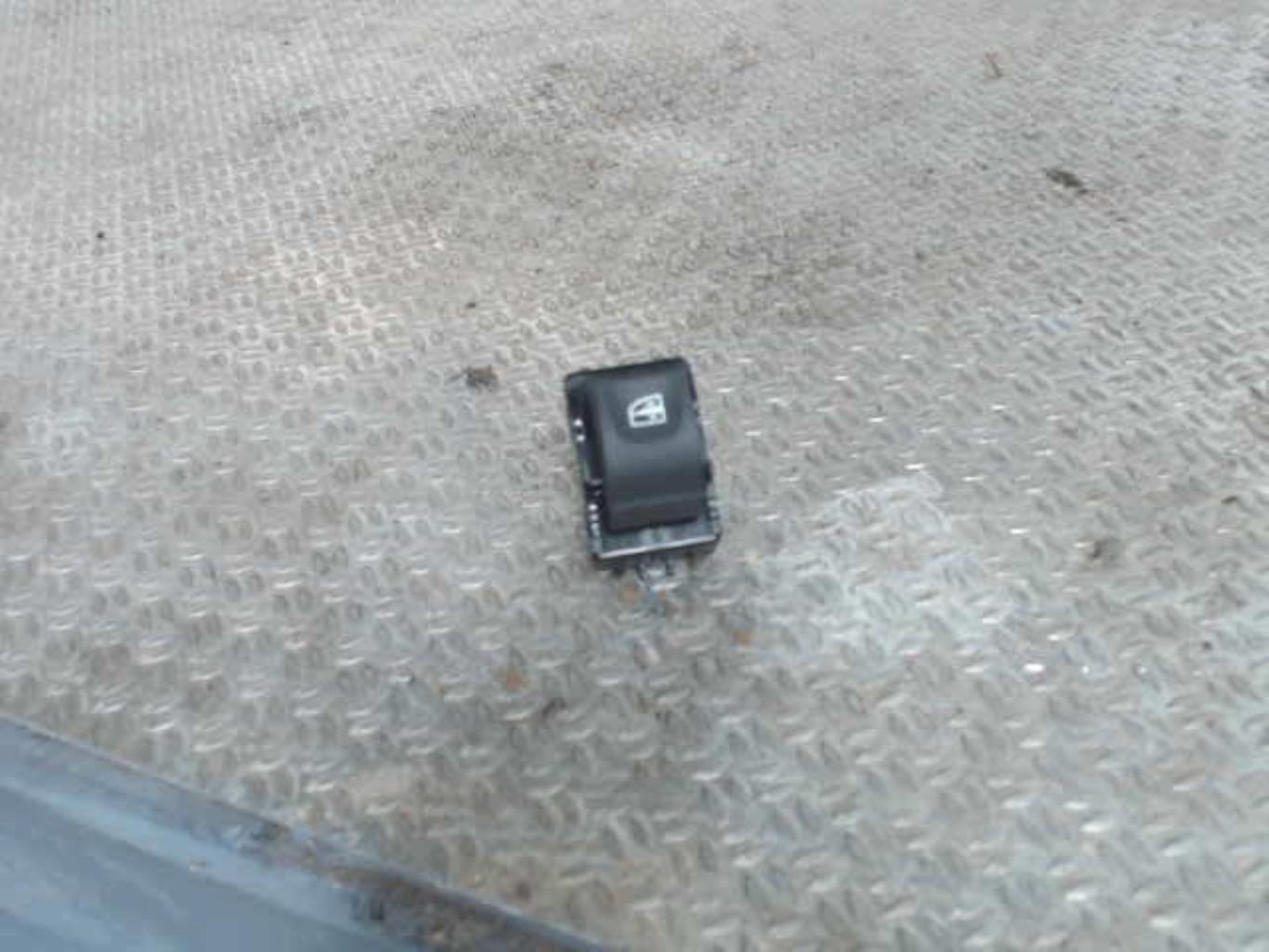 Interrupteur de leve vitre arriere droit