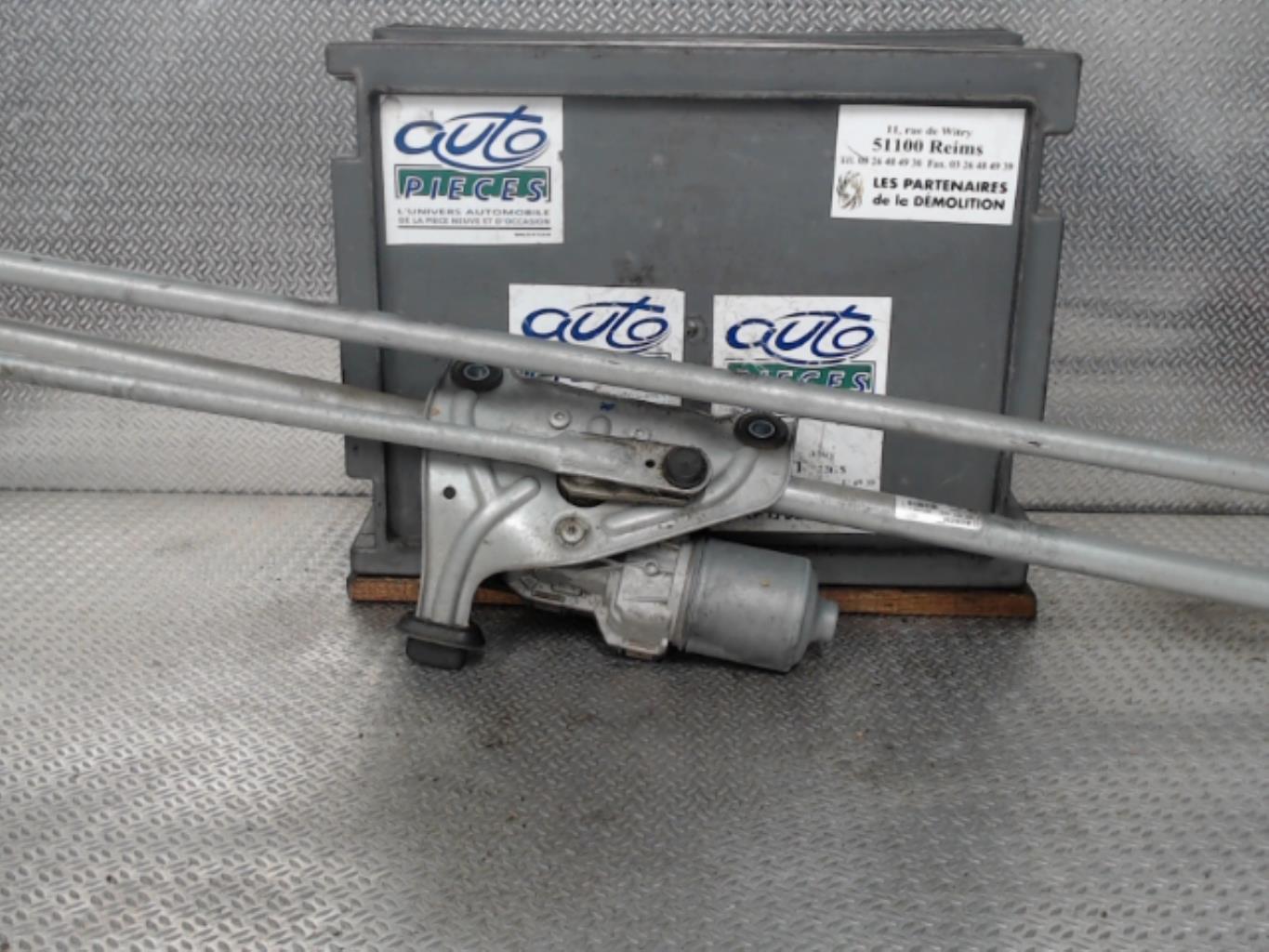 Moteur essuie glace avant