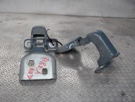 Charniere de porte avant droit