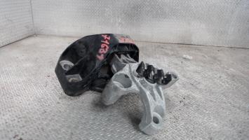 Support moteur droit