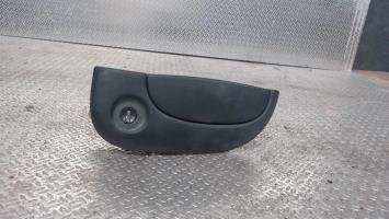 Poignee porte avant gauche