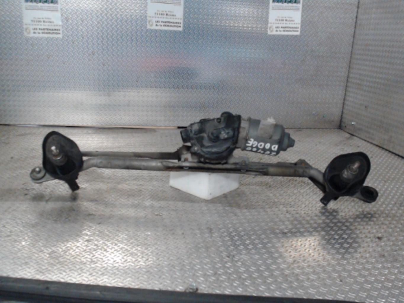 Moteur essuie glace avant