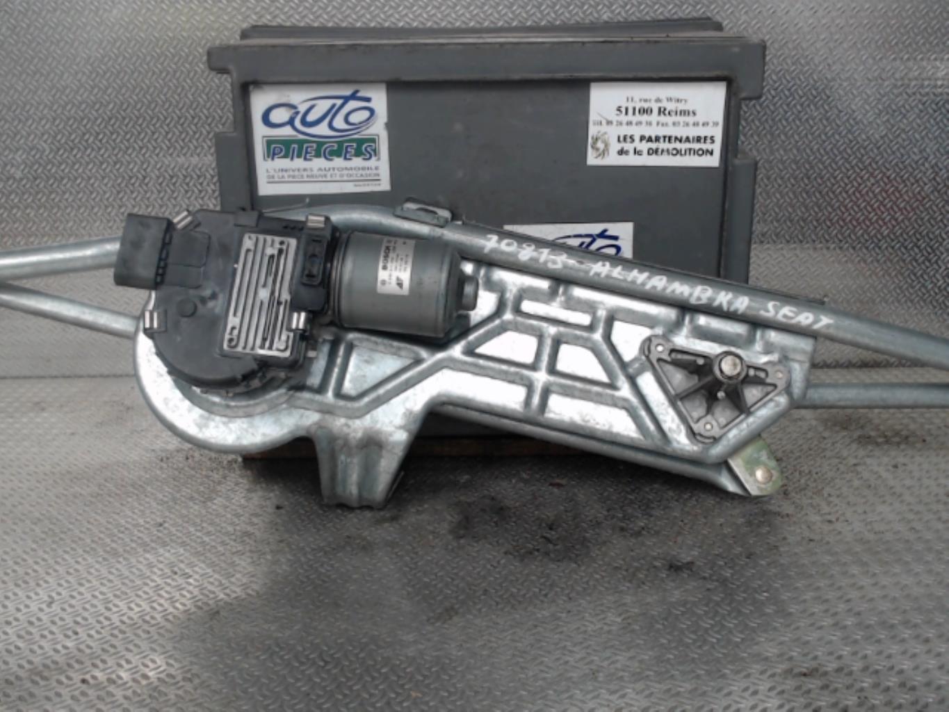 Moteur essuie glace avant