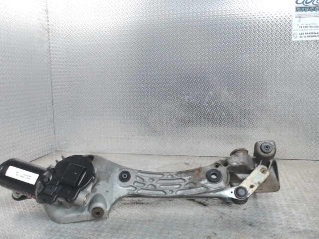Moteur essuie glace avant