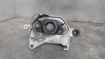 Support moteur gauche
