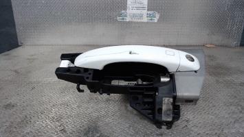 Poignee porte avant gauche