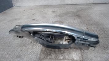 Poignee porte avant droit