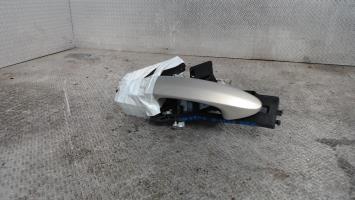 Poignee porte avant gauche
