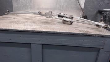 Moteur essuie glace avant