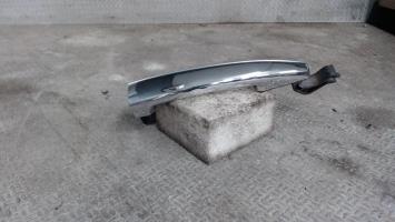 Poignee porte avant gauche