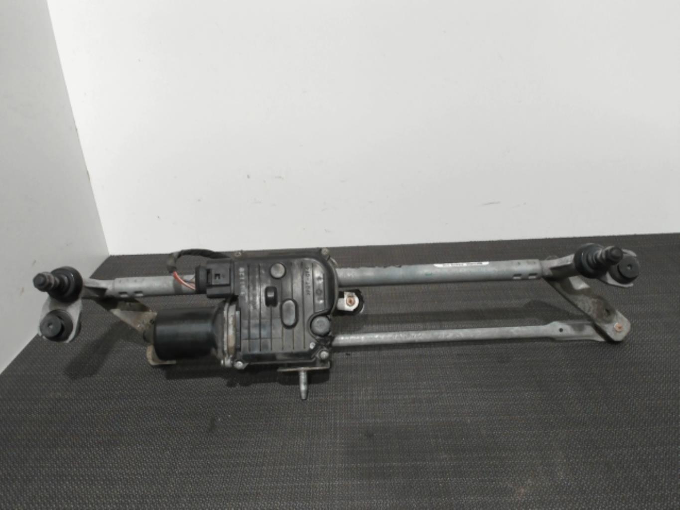 Moteur essuie glace avant