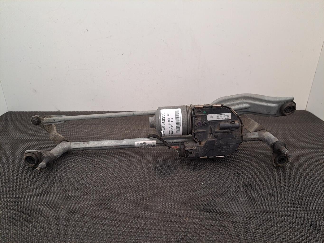 Moteur essuie glace avant