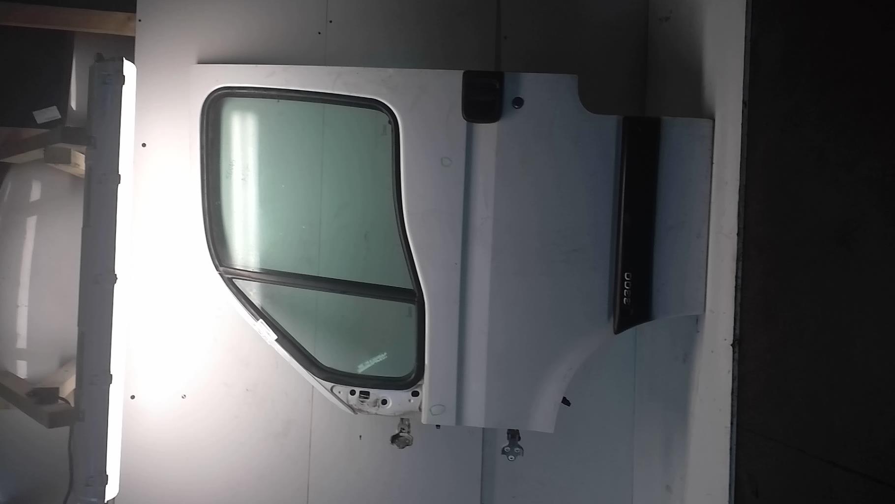 Porte avant gauche