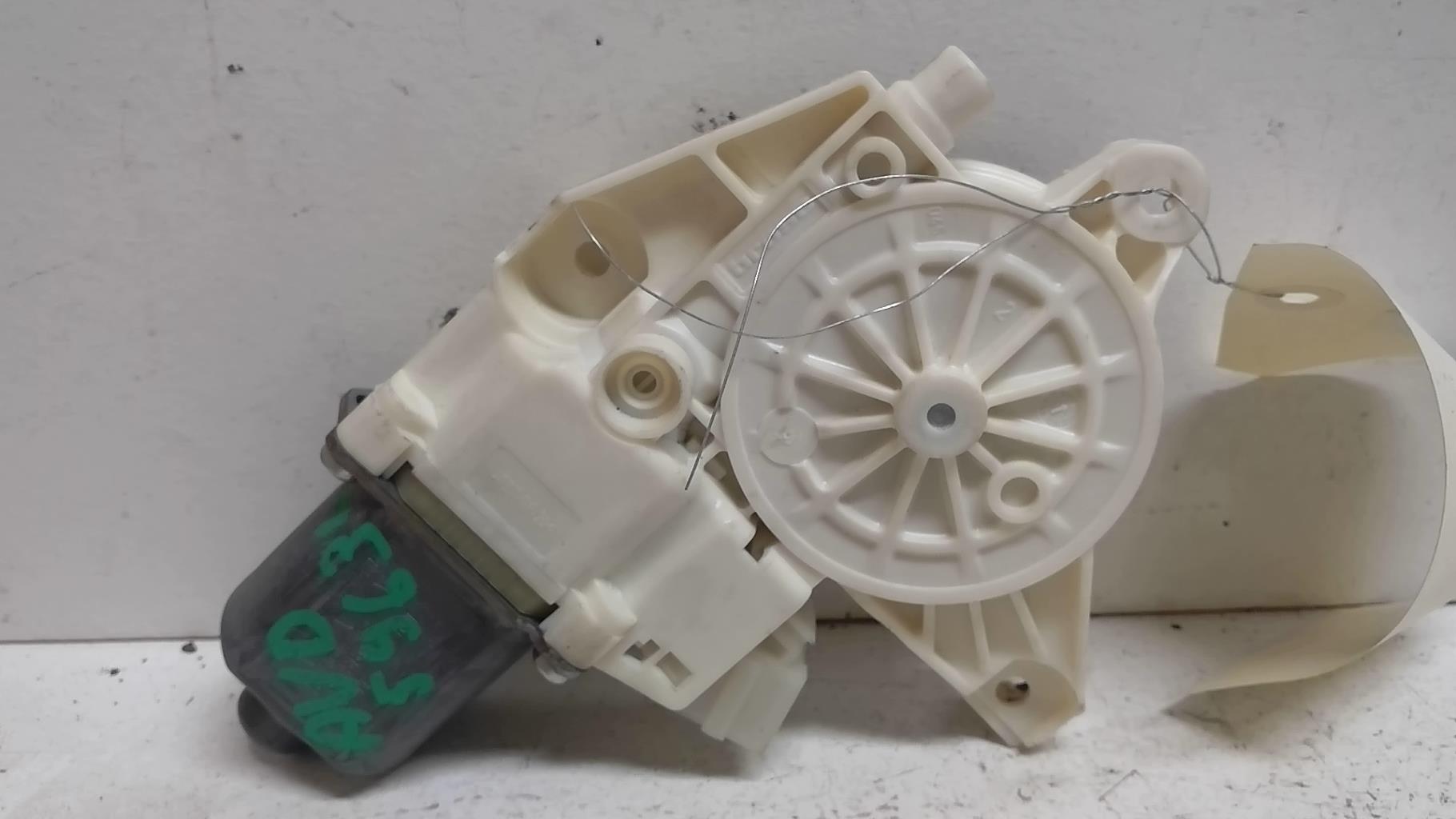 Moteur leve vitre avant droit