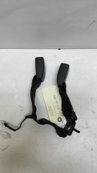 Attache ceinture arriere droit