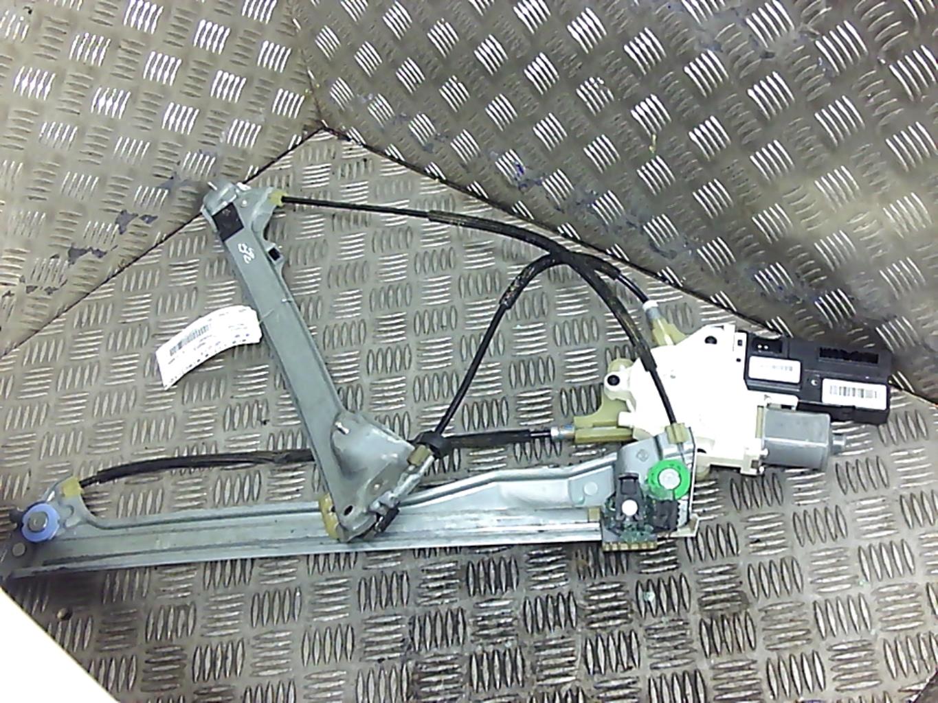 Leve vitre electrique avant droit