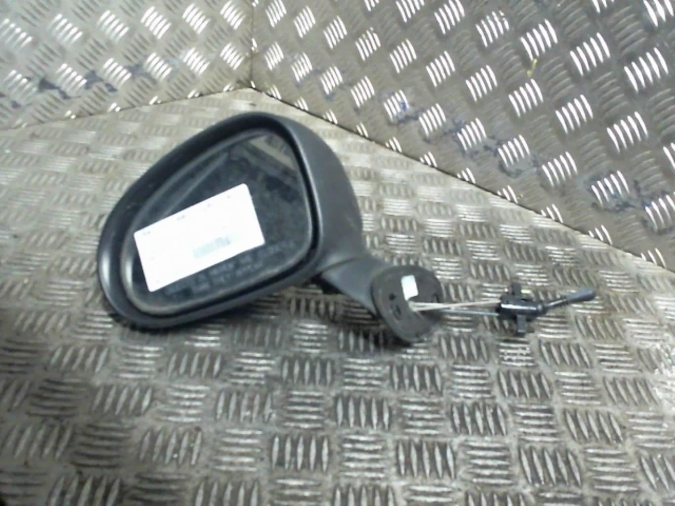 Retrovisor izquierdo