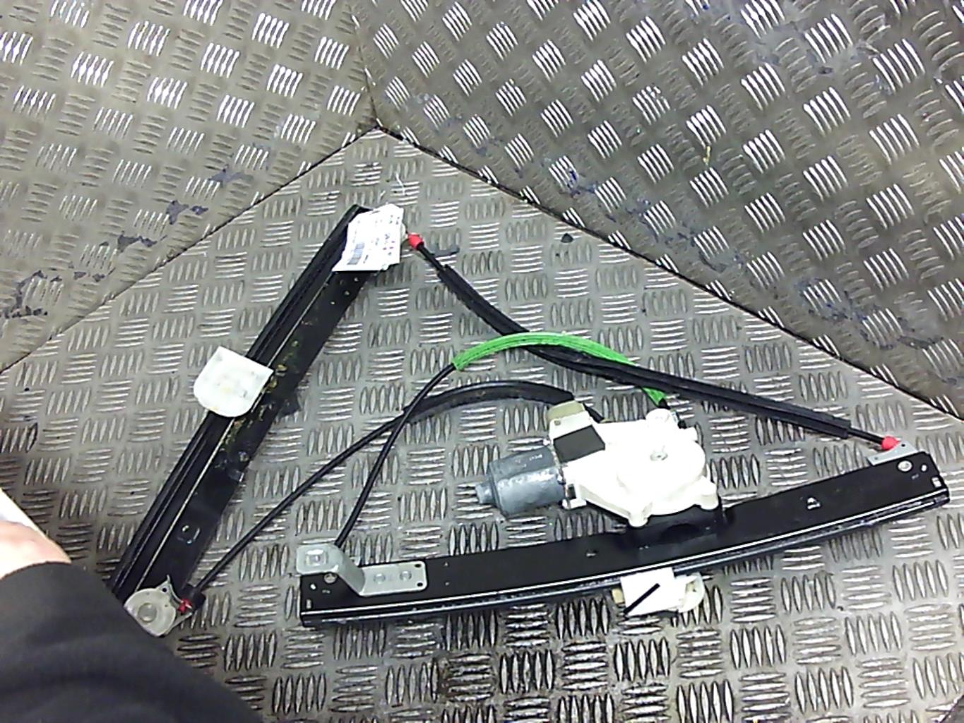 Leve vitre electrique avant gauche