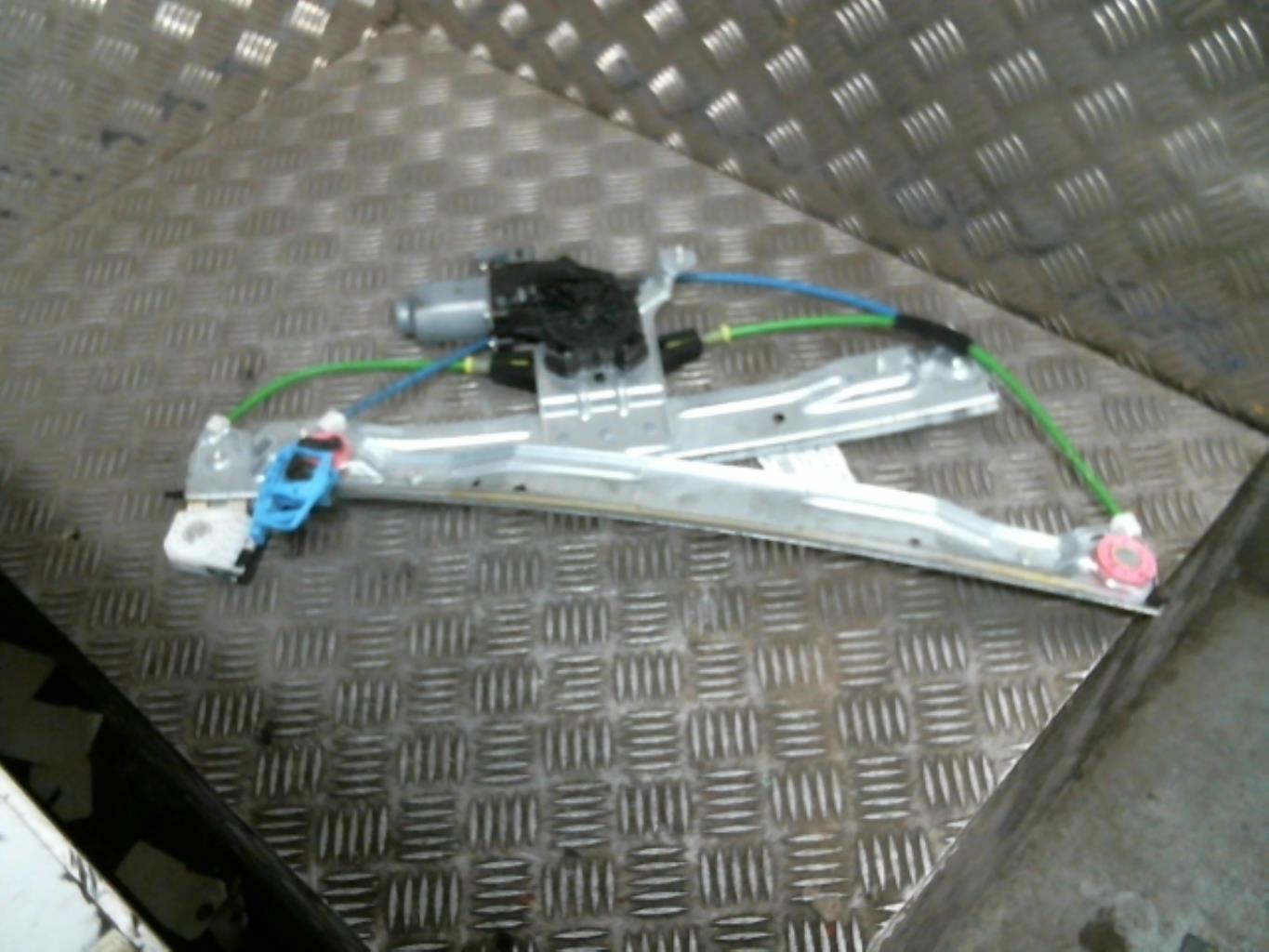 Leve vitre electrique avant droit CITROEN C3 PICASSO PHASE 2 9802601180