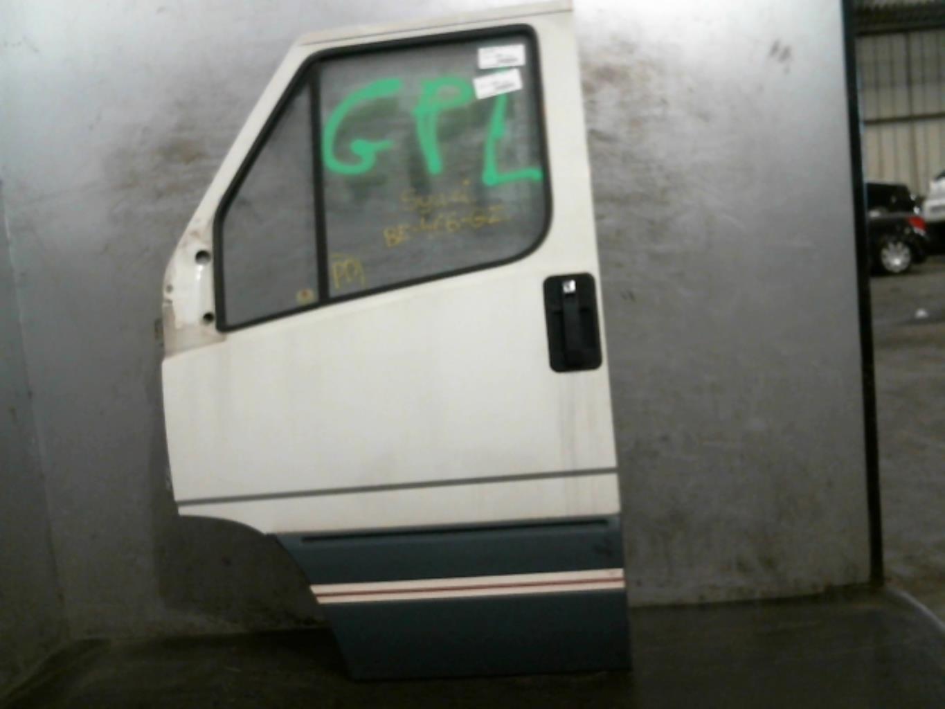 Porte avant gauche