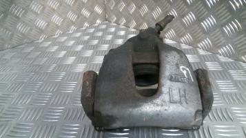 Estribo delantero izquierdo (freno)